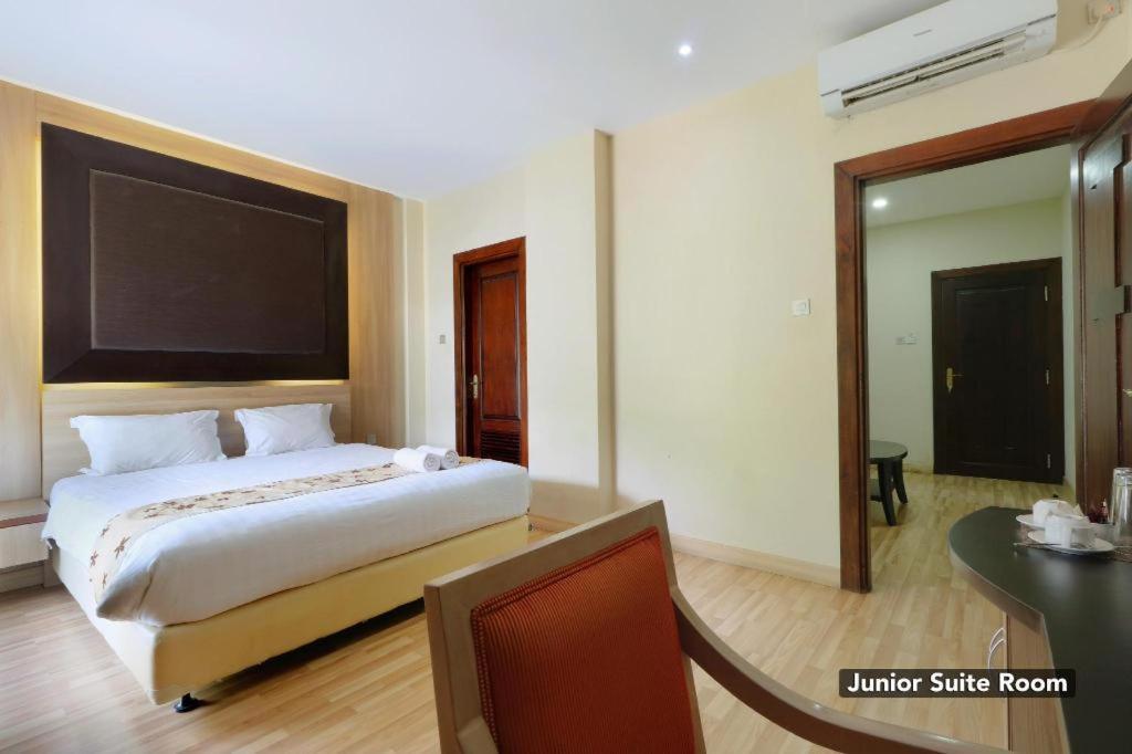 มูเทียร่า สวีท Hotel จาการ์ตา ภายนอก รูปภาพ