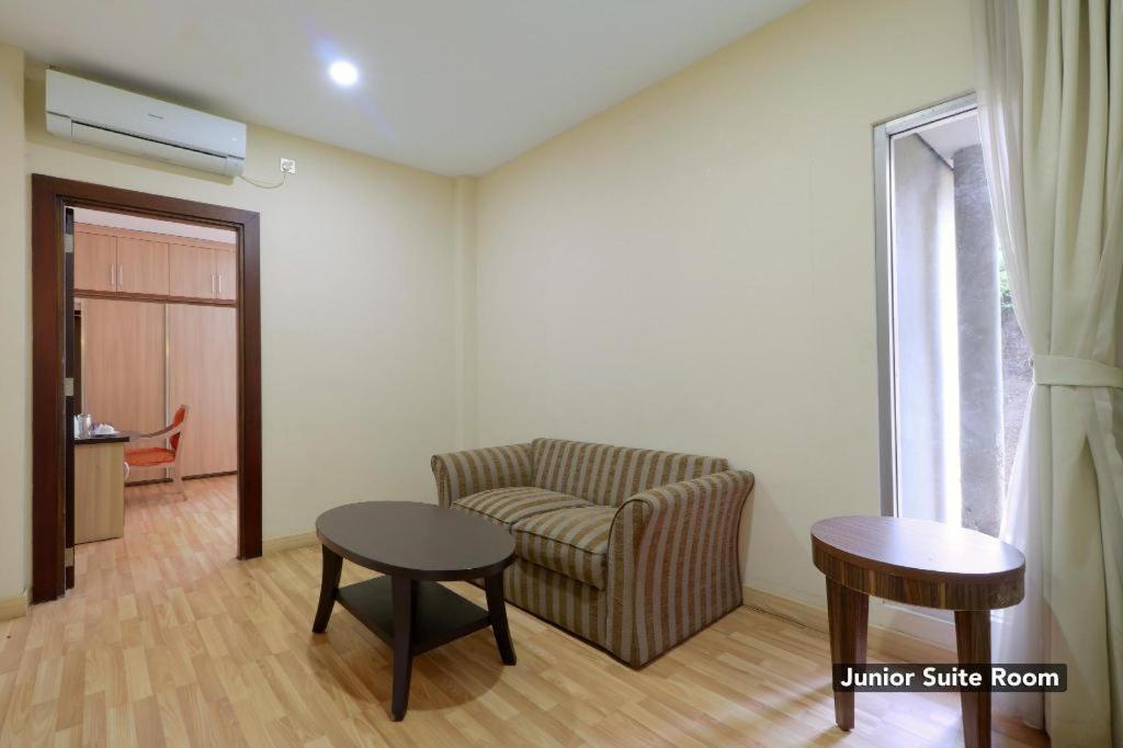 มูเทียร่า สวีท Hotel จาการ์ตา ภายนอก รูปภาพ